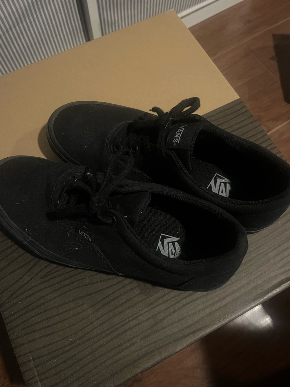 Vans women’s size 10. Maybe worn 4 times.